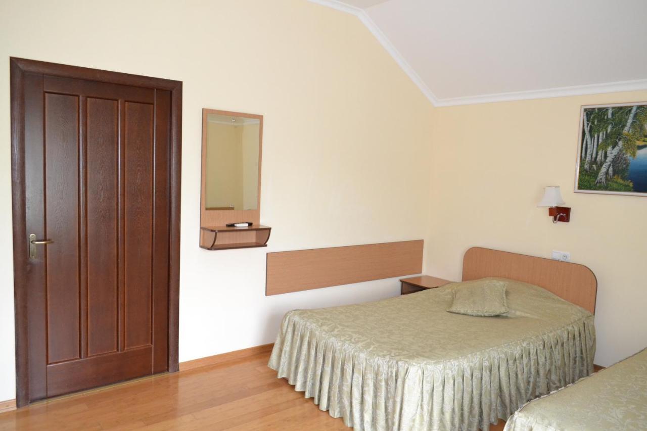 Готель Едем Hadiach Exterior foto